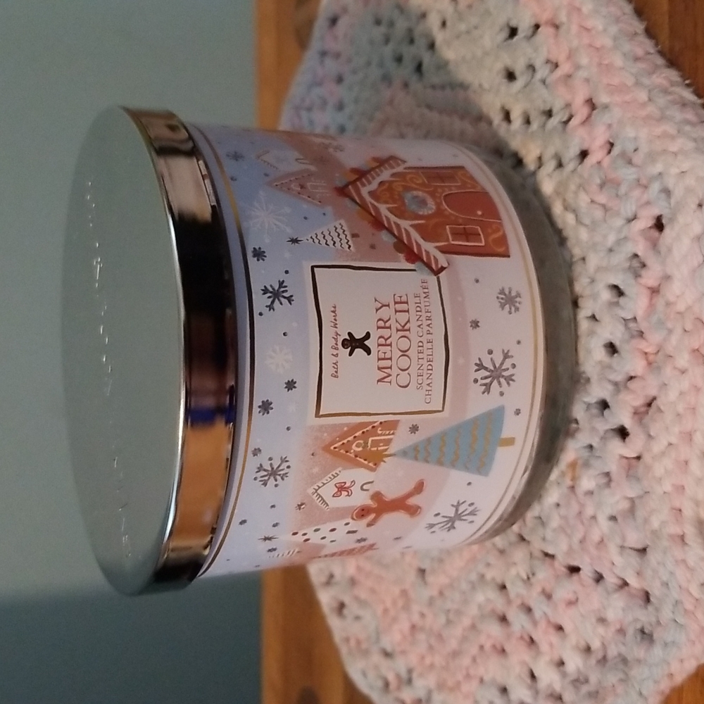 New Bath & Body Works 3 Wick Candle, Merry Cookie